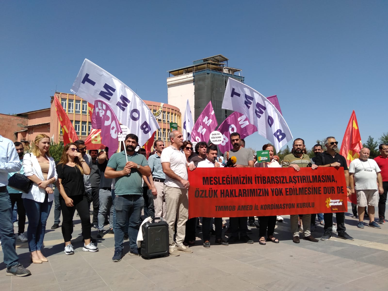 MÜHENDİS, MİMAR VE ŞEHİR PLANCILARI DAYANIŞMA GÜNÜNDE SORUYORUZ “BOŞUNA MI OKUDUK!”