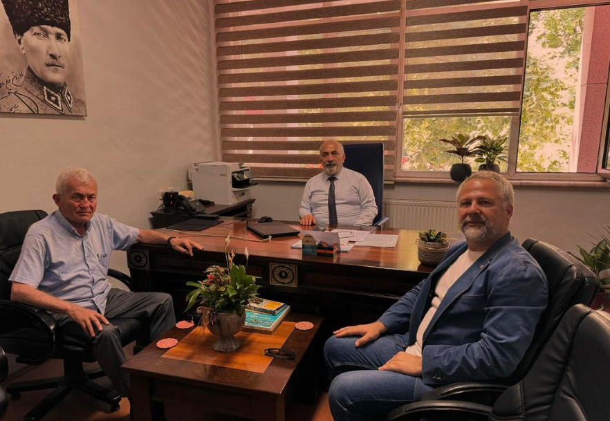 Zonguldak Belediyesi Kültür ve Sosyal İşler Müdürlüğü görevine atanan Demokrasi Platformu bileşeni Zonguldak Kültür ve Eğitim Vakfı (ZOKEV)’ nın Mütevelli Heyeti Başkanı Kürşat COŞGUN a Y. K adına hayırlı olsun ziyaretinde bulunuldu.