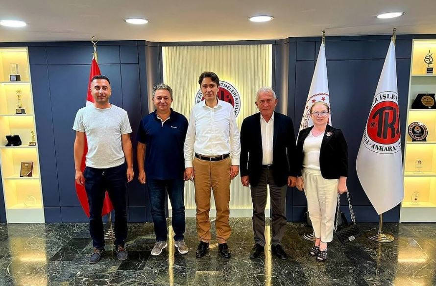 TKİ Genel Müdürü Sayın Abdullah ÇİFTÇİ ve Genel Müdür Yardımcısı Sayın Mehmet UYGUN, Genel Başkanımız Ayhan Yüksel, Genel Sekreterimiz Veyis SIR, Şube Başkanımız Erdoğan KAYMAKÇI ve YK Üyemiz Kebire KEL’ den oluşan heyet tarafından ziyaret edildi.