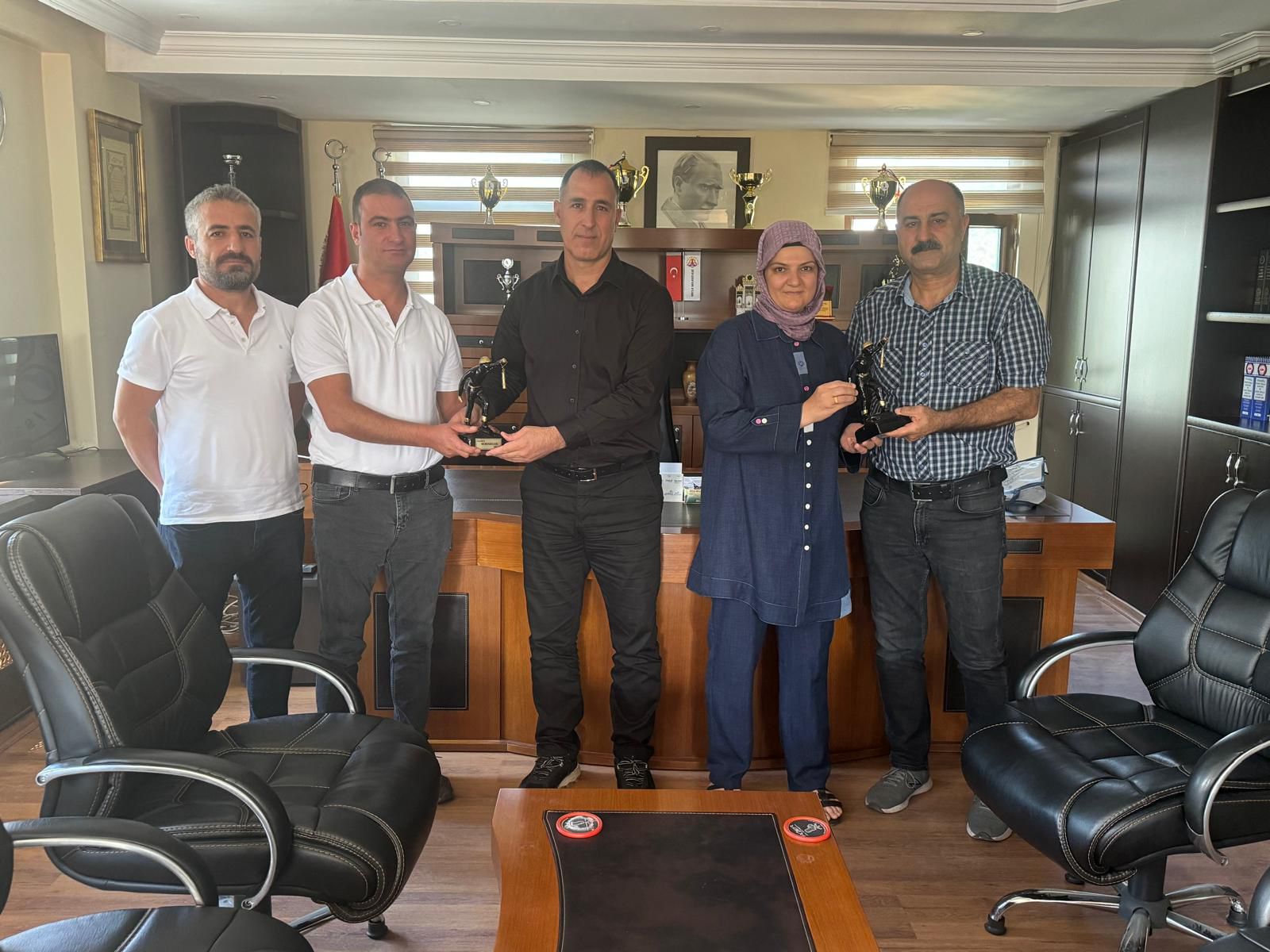 Dicle Belediyesi Eşbaşkanları Hacı AKENGİN ve Aysel BARAN’ı Şube Yönetim Kurulu Üyelerimizle birlikte tebrik ziyaretinde bulunduk.(13.07.2024)