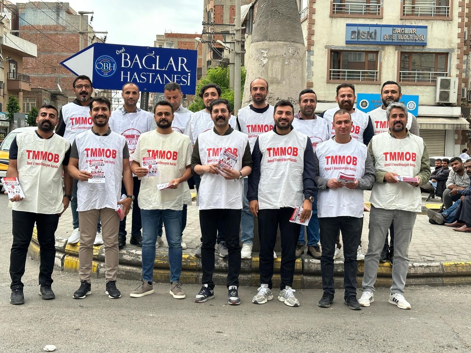 TMMOB Amed il Koordinasyon Kurulu olarak Bağlar ilçemizde esnaf ziyaretleri yaparak 1 Mayıs mitingi için çağrıda bulunduk. (29 Nisan 2025 )