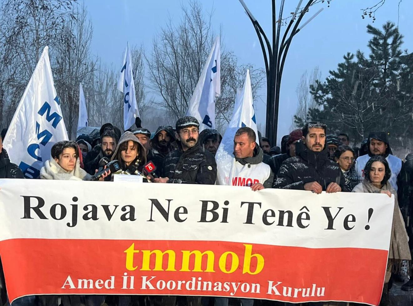 TMMOB Amed İl Koordinasyon Kurulu olarak htş çetelerinin Rojava'ya karşı saldırılarına ve uluslararası güçlerin Rojava'ya karşı sessiz kalmalarına karşı basın açıklaması gerçekleştirdik.22.01.2026