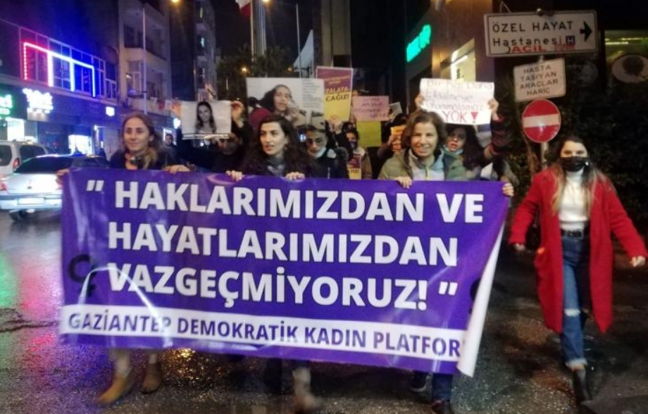 EVRENSEL | MMO: Savaşlara ve yıkımlara karşı yaşasın kadın dayanışması!