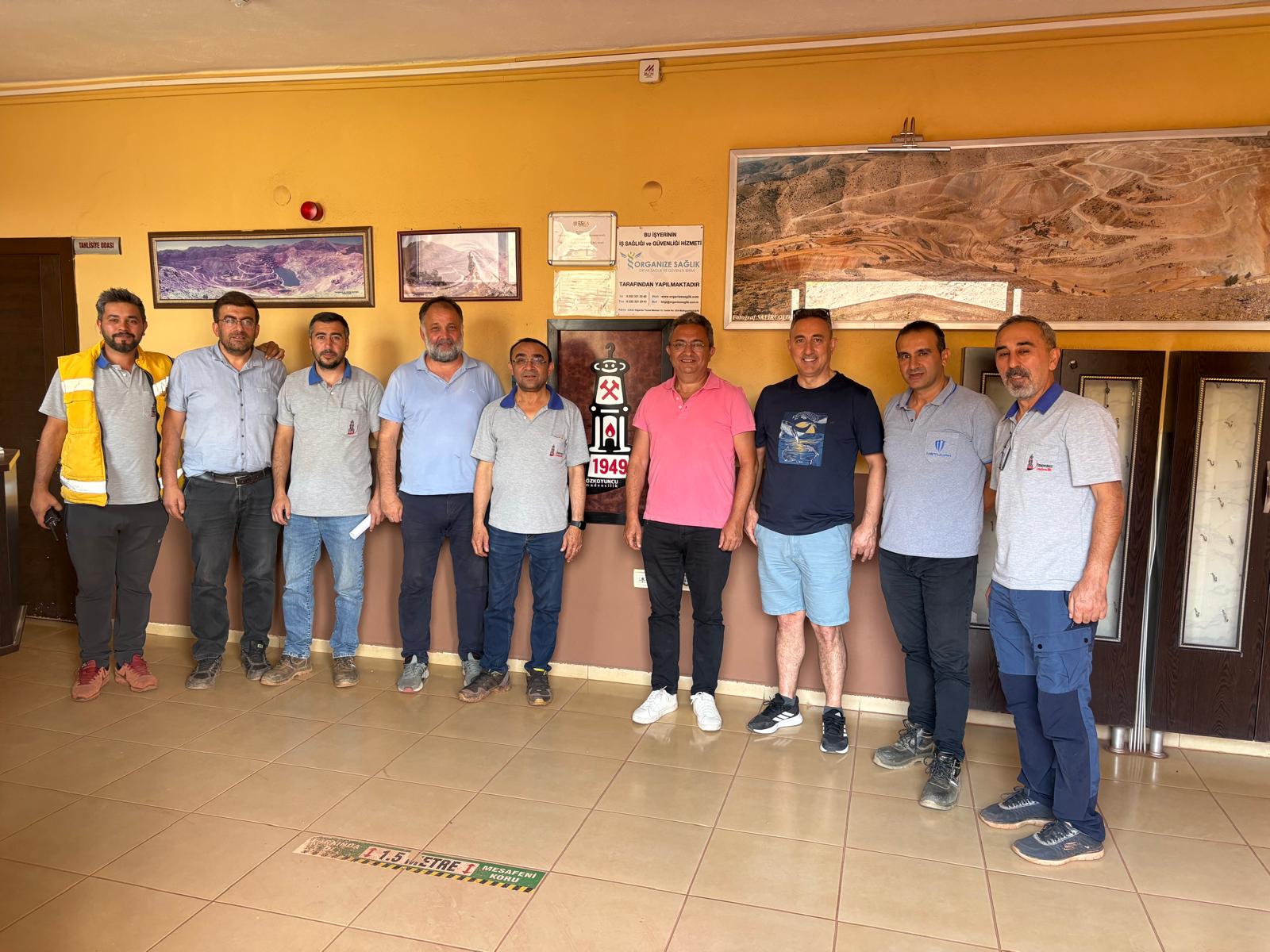 TMMOB MADEN MÜHENDİSLERİ ODASI YÖNETİM KURULU BAŞKANI AYHAN YÜKSEL VE YÖNETİM KURULU ÜYESİ FATİH TÜTÜNCÜ, KAYSERİ YAHYALI’DA FAALİYET GÖSTEREN ÖZKOYUNCU MADENCİLİK’İ ZİYARET ETTİ.