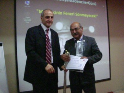 DEÜ MADEN MÜHENDİSLİĞİ BÖLÜMÜ KONFERANS SALONUNDA 4 ARALIK MADENCİLER GÜNÜ KUTLANDI. (4.12.2014)