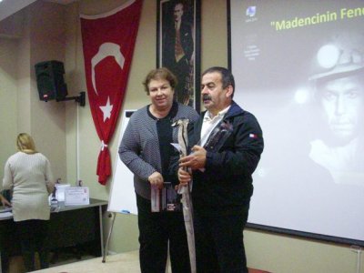 DEÜ MADEN MÜHENDİSLİĞİ BÖLÜMÜ KONFERANS SALONUNDA 4 ARALIK MADENCİLER GÜNÜ KUTLANDI. (4.12.2014)