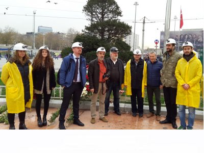 Taksim Atatürk Anıtına çelenk koyma töreni yapıldı. 