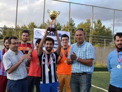 6. GELENEKSEL UYGUR URCUN FUTBOL TURNUVASI DÜZENLENDİ.(17.05.2016)