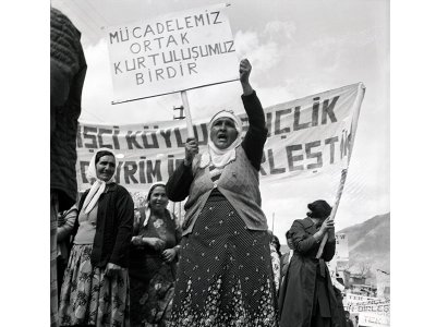 BAK İŞÇİ TULUMU GİYMİŞ KADIN!!!