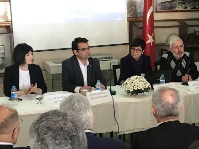 YEREL YÖNETİMLER VE KENTSEL ÖRGÜTLENME KONULU PANEL DÜZENLENDİ.