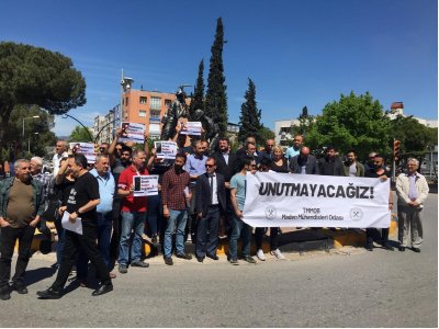 301 Madenci Cinayetininin 
5. Yıl Dönümünde Ölenleri Saygıyla Anıyor
Sorumluları Vicdanlarımızda Yargılıyoruz