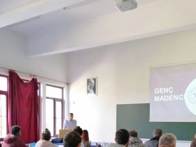 KÜTAHYA DUMLUPINAR ÜNİVERSİTESİ`NDE GENÇ MADENCİ TOPLANTISI YAPILDI