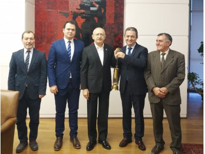 YÖNETİM KURULUMUZ CHP GENEL BAŞKANI KEMAL KILIÇDAROĞLU`NU MAKAMINDA ZİYARET ETTİ