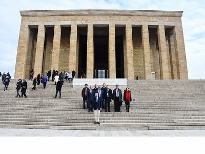 TMMOB MADEN MÜHENDİSLERİ ODASI 47.OLAĞAN GENEL KURULUN DA ANITKABİR KOMİSYONUNDA GÖREVLENDİRİLEN HEYET ATANIN HUZURUNA GİDEREK MOZOLEYE ÇELENK KOYDU..