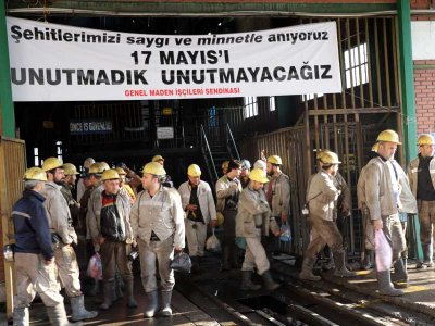 ARMUTCUK, KOZLU, KARADON, ŞİRVAN, SOMA, ERMENEK
ÖLÜMLER SÜRÜYOR SİYASİ İKTİDAR SEYREDİYOR
UNUTMADIK, UNUTTURMAYACAĞIZ