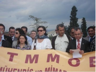 MÜHENDİSLİK MİMARLIK HAFTASI NEDENİ İLE TMMOB BİRLİK PARKINDA DÜZENLENEN BASIN AÇIKLAMASINA KATILIM SAĞLANDI (13.10.2009)