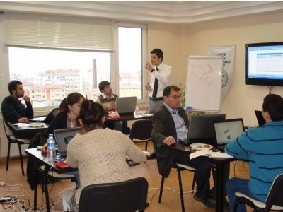İstanbul Şubemiz tarafından dördüncüsü düzenlenen Netcadkampüs 2 ve 3 Boyutlu Madencilik Uygulamaları Sertifika Eğitimi sona erdi. 