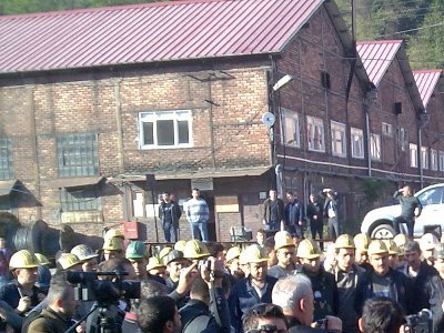 Karadon` da 17 Mayıs 2010 tarihinde Meydana Gelen Grizu Patlamasında Hayatını Kaybeden Madenciler Anıldı.