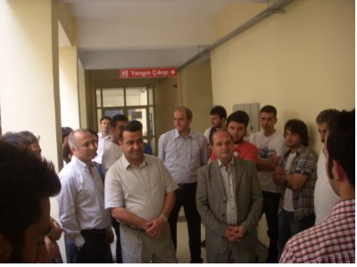 DEÜ Maden Mühendisliği Bölümünde Madilet ve Öğrenci Temsilcilerimizin ortak kullanacağı iletişim merkezi hizmete girdi.(15.05.2012)