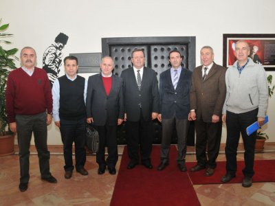 Oda Yönetim Kurulu Üyelerimiz ve MERSEM’2012 Kongre Yürütme Kurulu Üyeleri AKÜ Rektörünü ziyaret Etti.