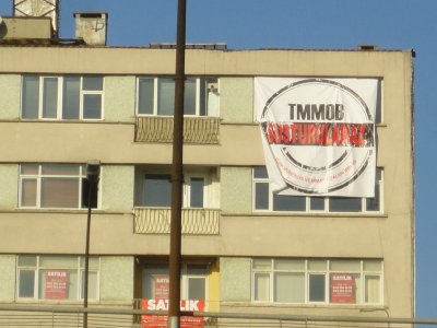 TMMOB Yasa değişikliğine karşı halka açık imza kampanyası yapıldı.