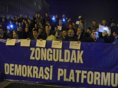 ZONGULDAK DEMOKRASİ PLATFORMU TARAFINDAN UĞUR MUMCU ANILDI