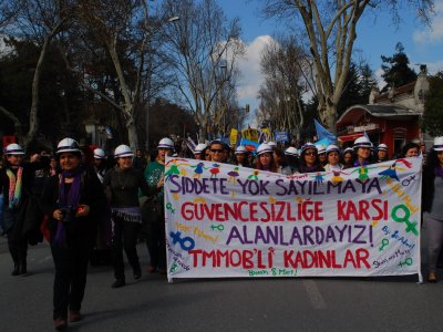 8 Mart Kadın Platformunun düzenlediği miting Kadıköy meydanında yapıldı.