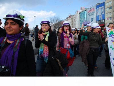 8 Mart Kadın Platformunun düzenlediği miting Kadıköy meydanında yapıldı.