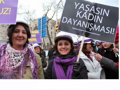 8 Mart Platformunun çağrısı ile 9 Mart günü kadınlar Kadıköy`deydi.